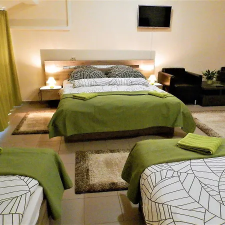 Bartok Ter Panzio Bed & Breakfast